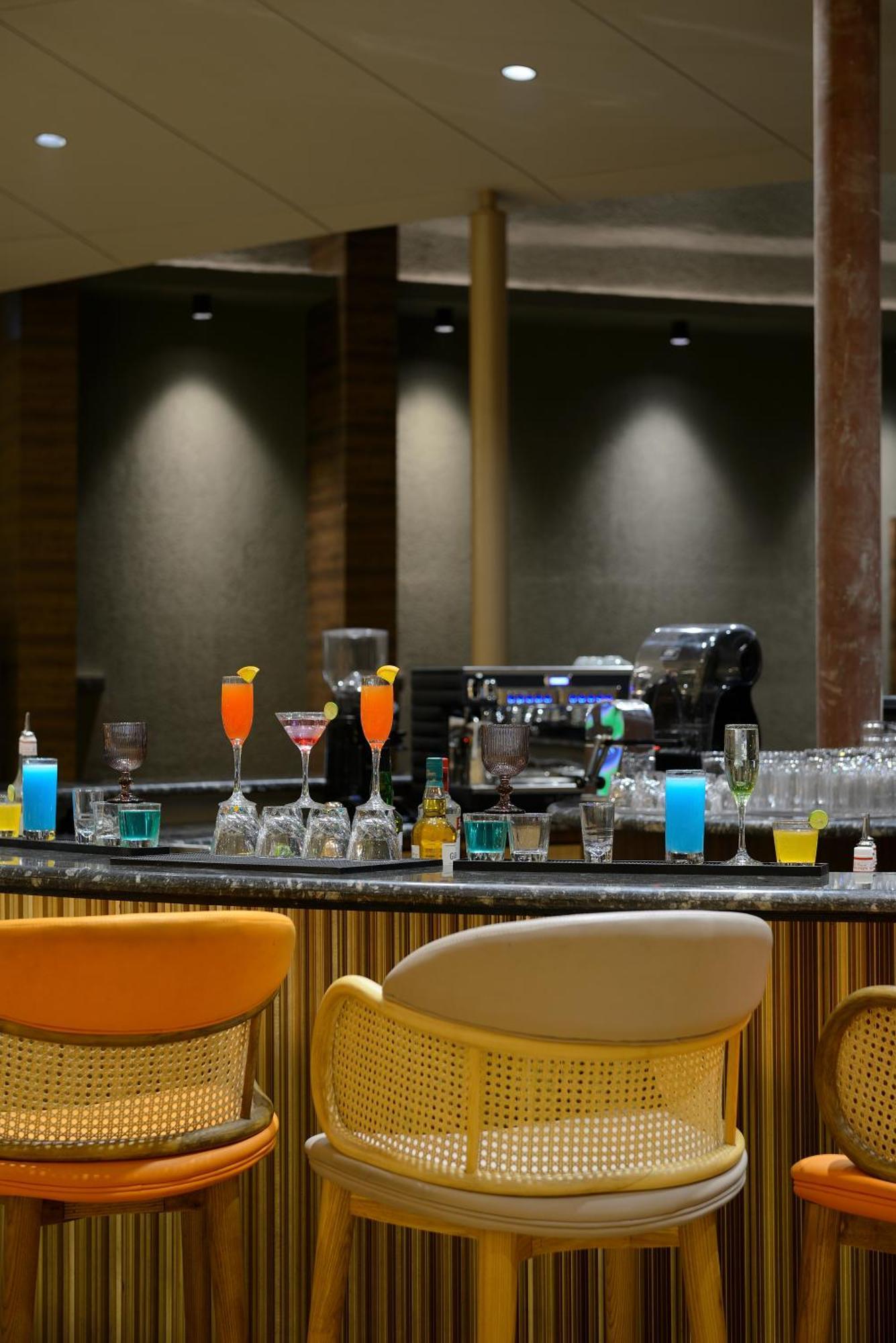 Urbane By Treat Daman Hotel Bagian luar foto