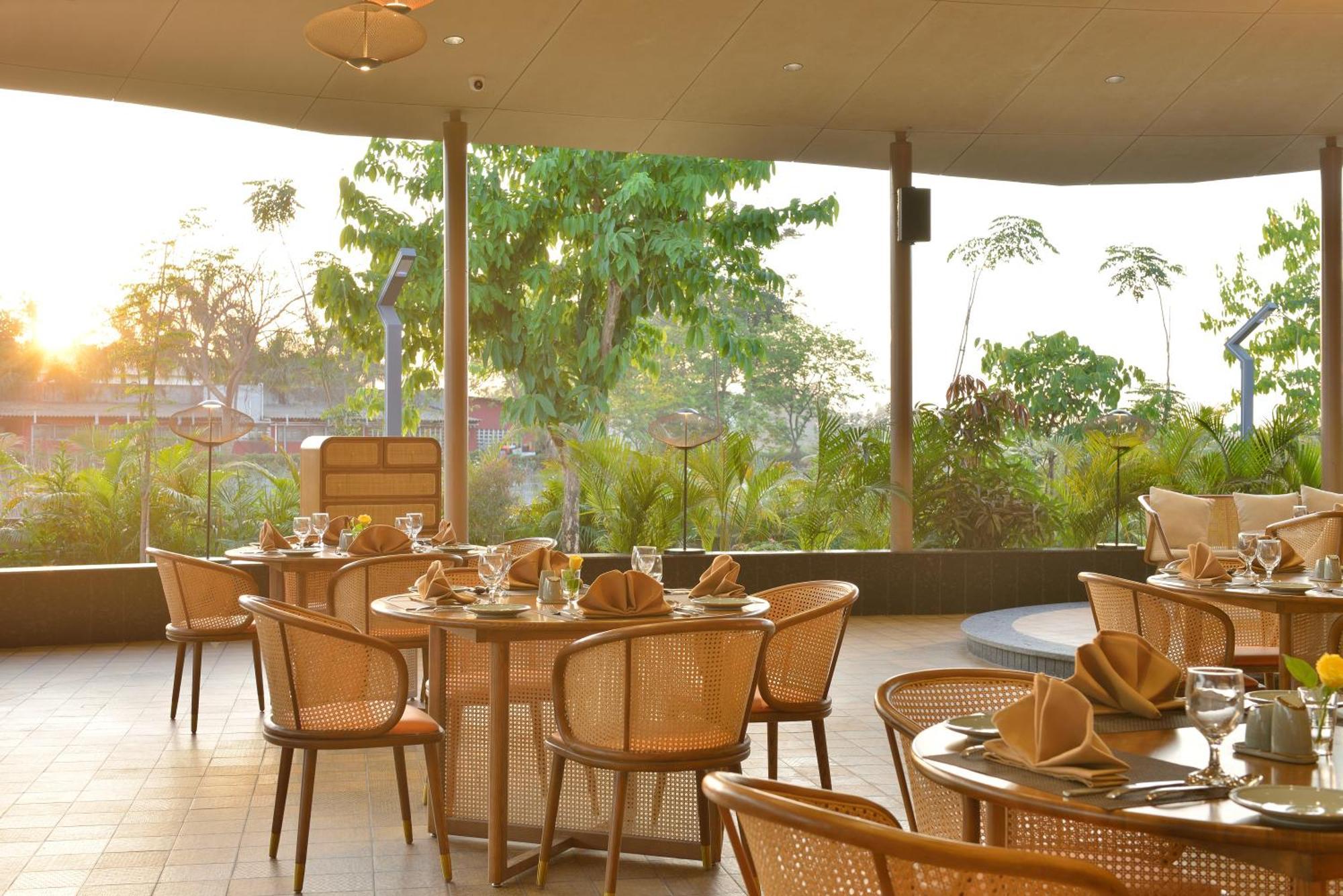 Urbane By Treat Daman Hotel Bagian luar foto