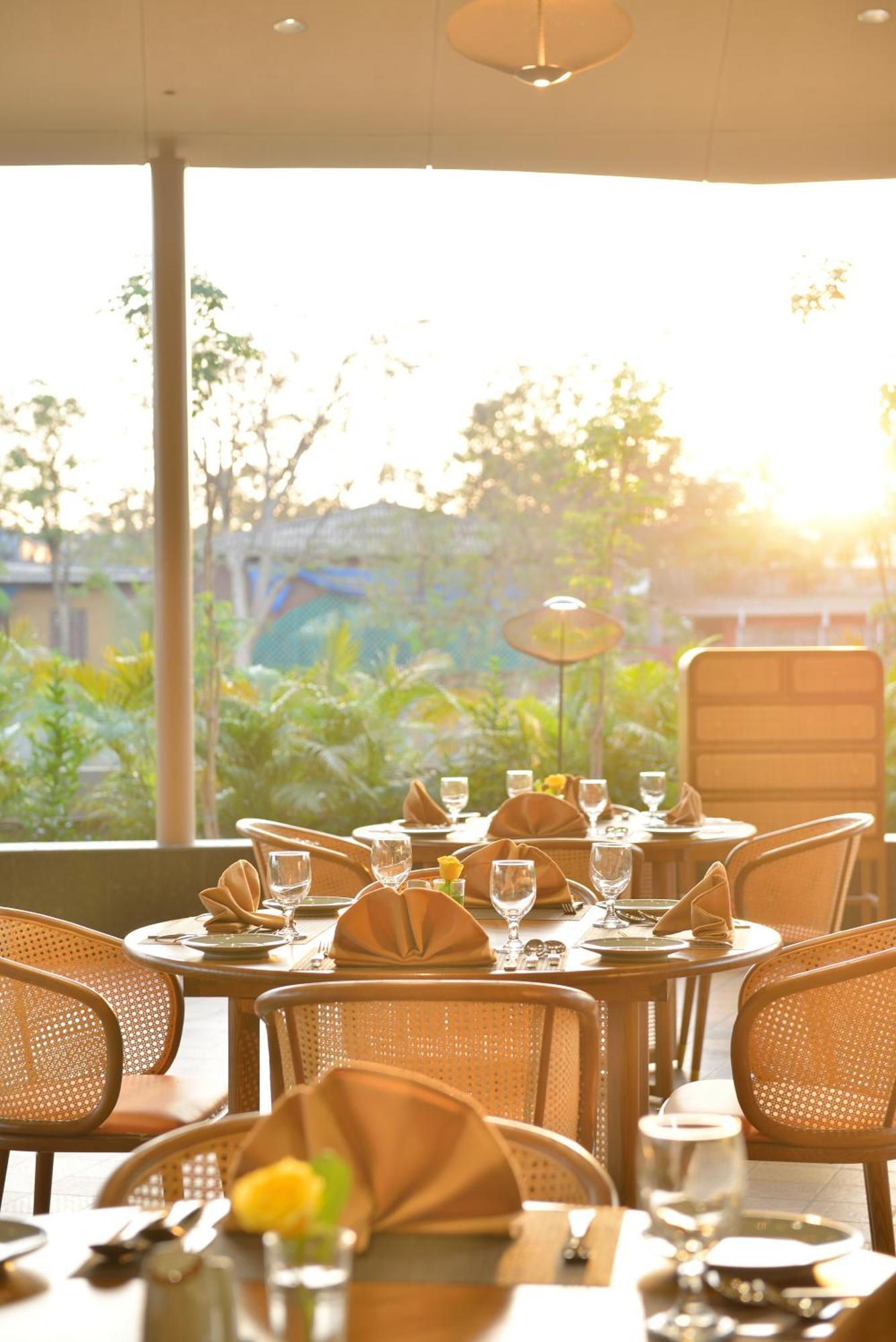 Urbane By Treat Daman Hotel Bagian luar foto