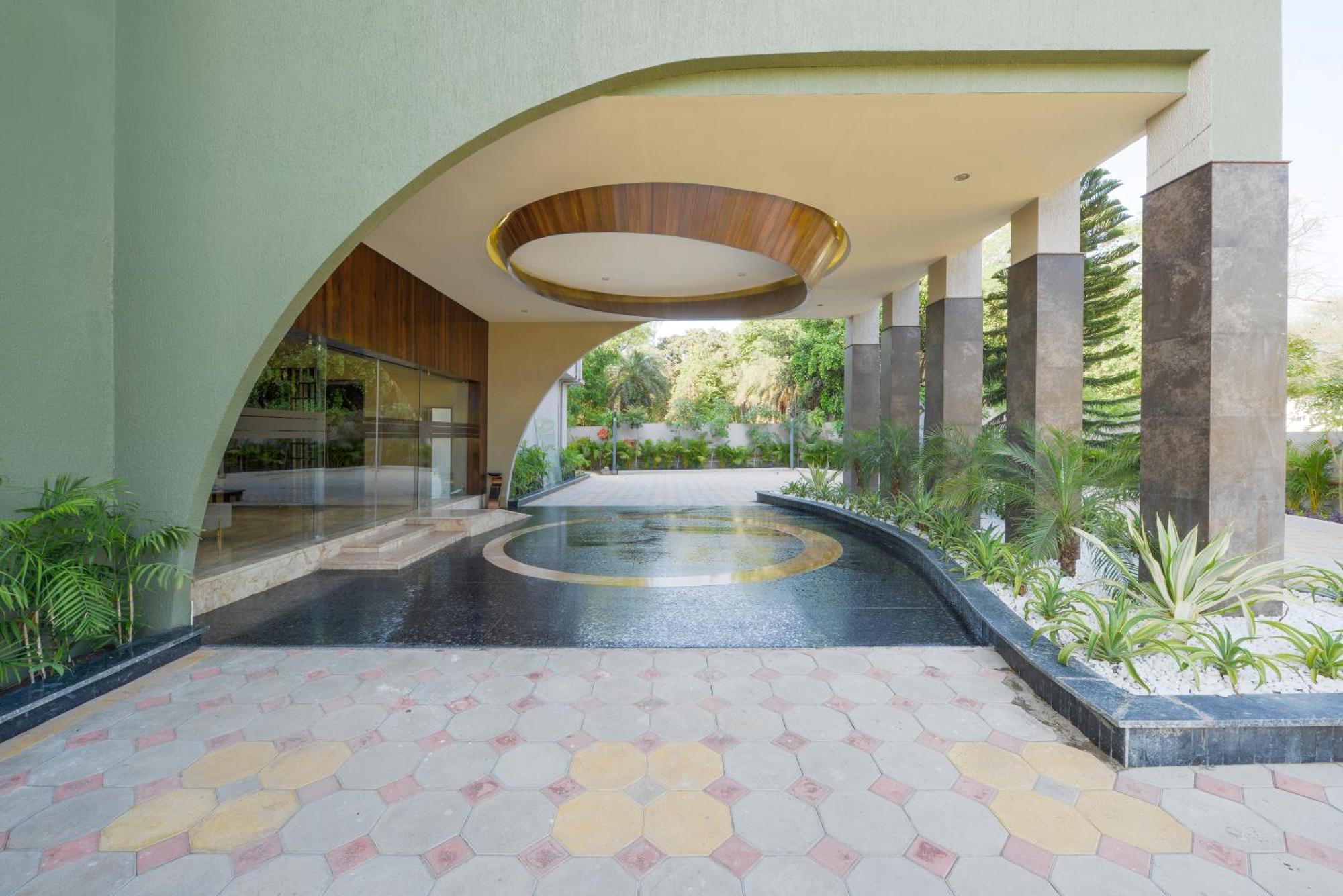 Urbane By Treat Daman Hotel Bagian luar foto