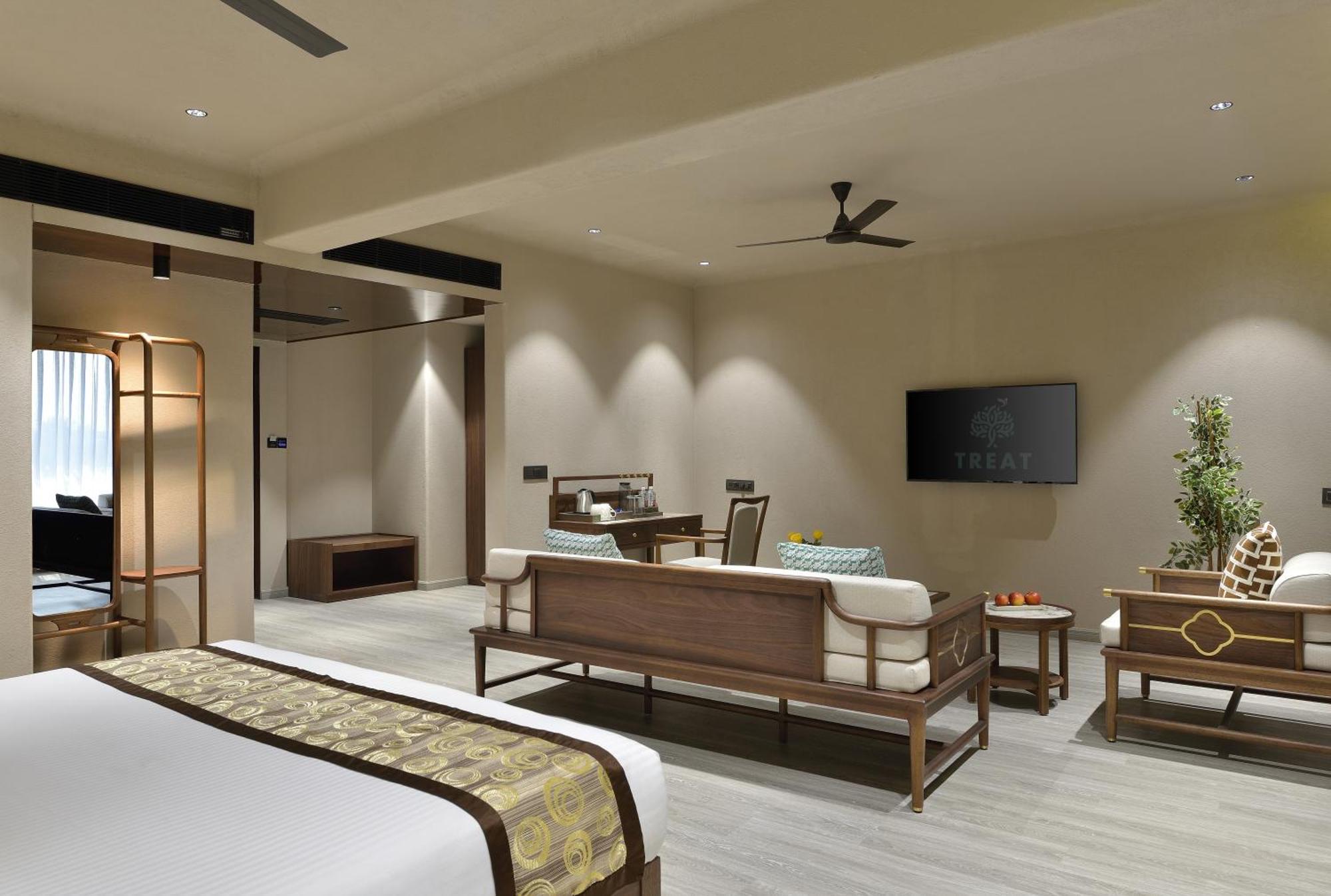 Urbane By Treat Daman Hotel Bagian luar foto