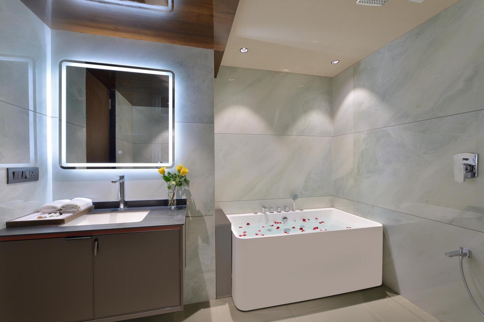 Urbane By Treat Daman Hotel Bagian luar foto