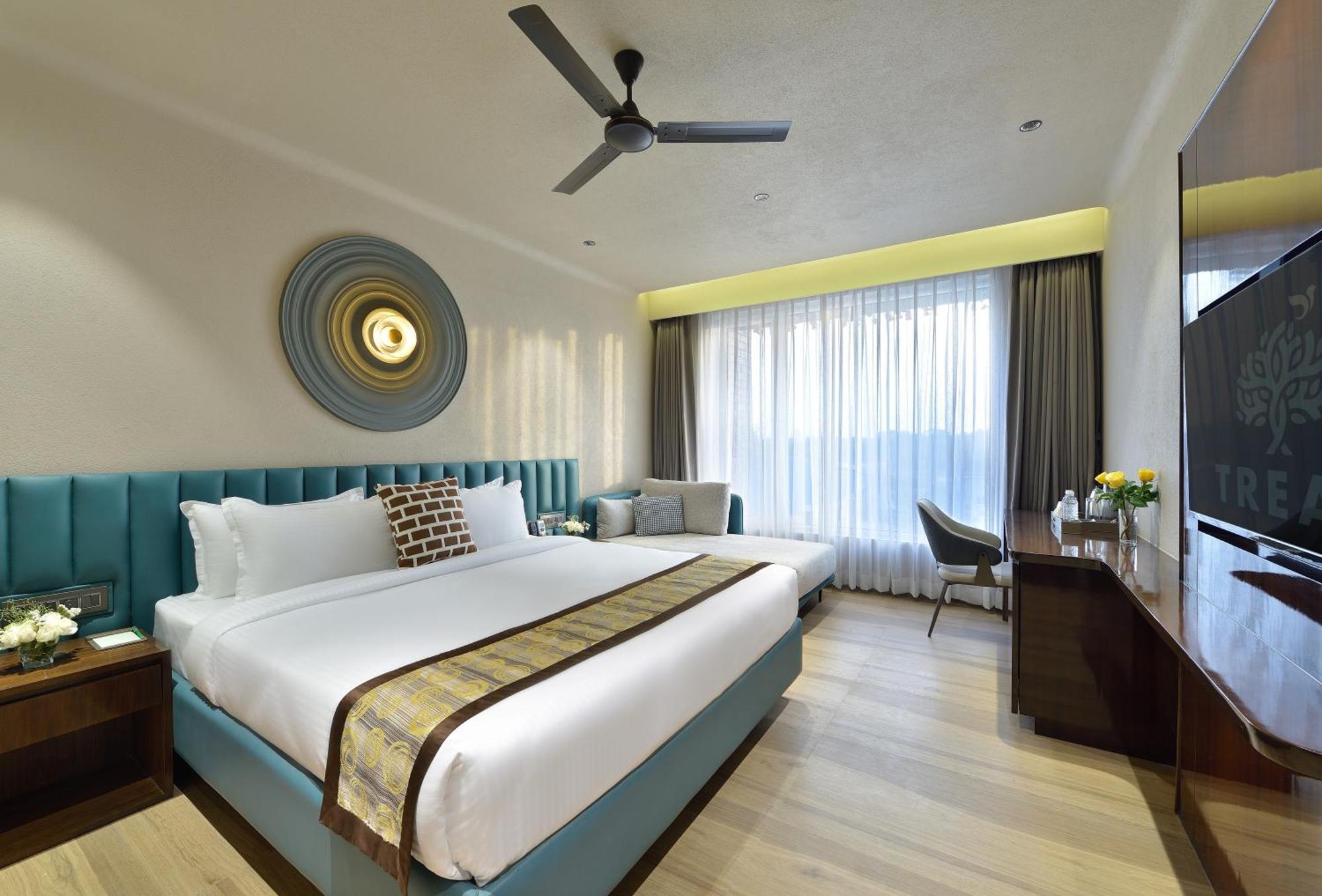 Urbane By Treat Daman Hotel Bagian luar foto